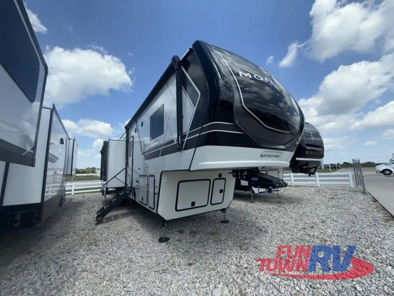 2026 Keystone Montana 3915TB - Photo 2