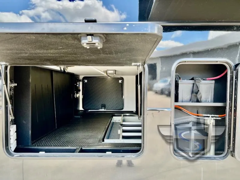 2027 Axiom RV Vendetta New    V4250 - Photo 3