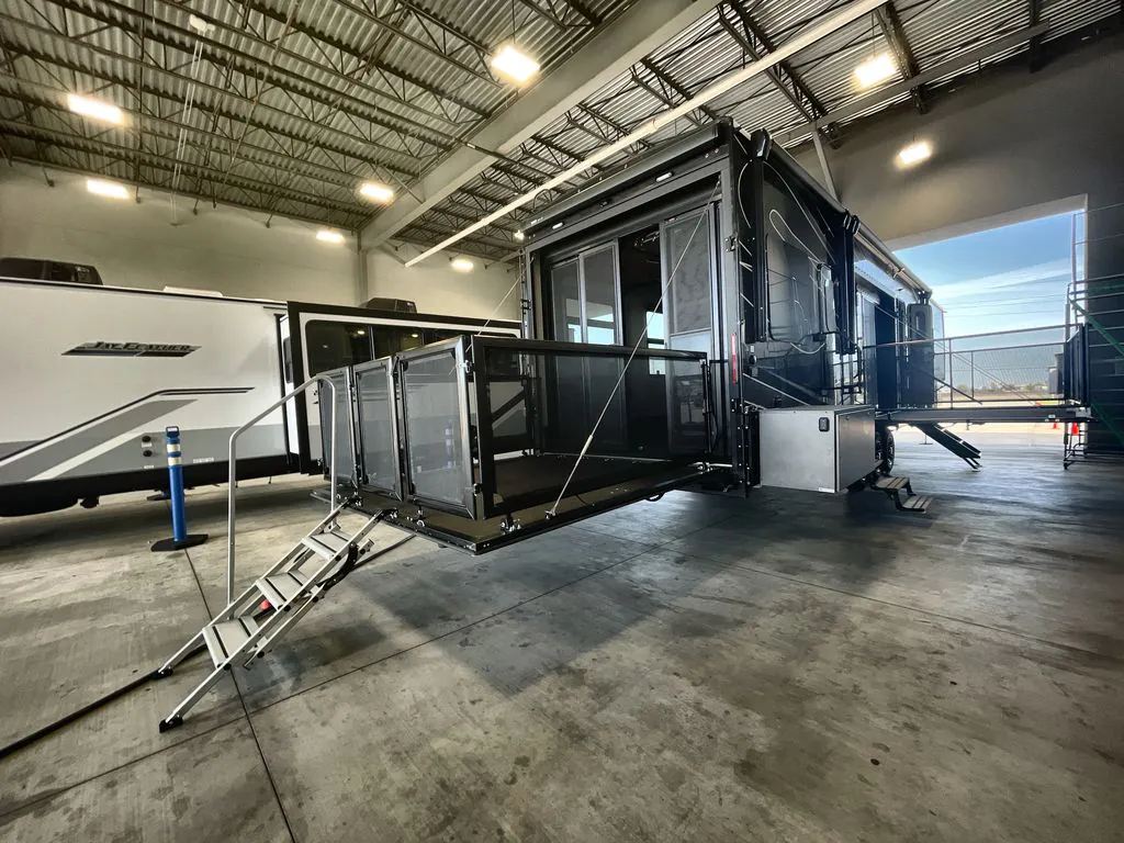 2025 Jayco Seismic Luxury Series 4113, Photos photo 2