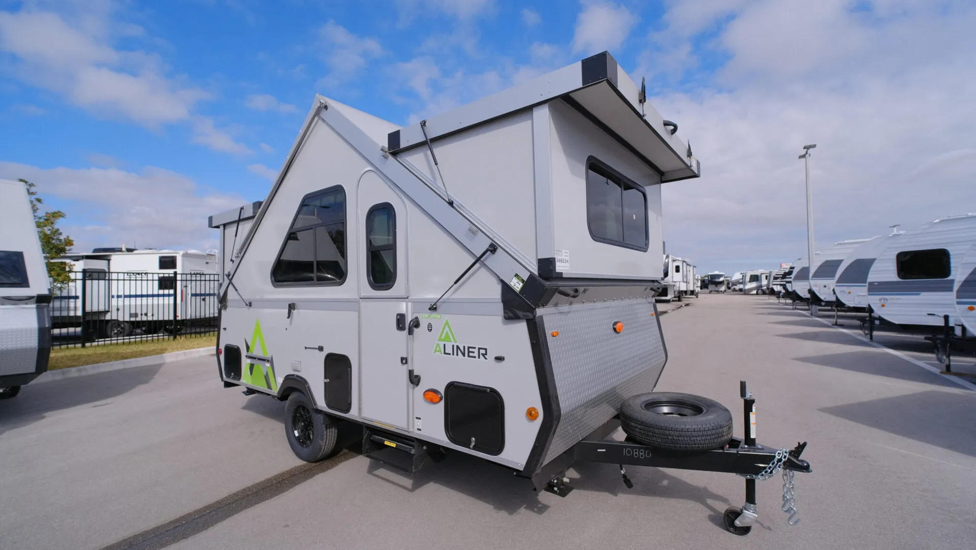 2026 Aliner Expedition Rear Sofa - Photo 2