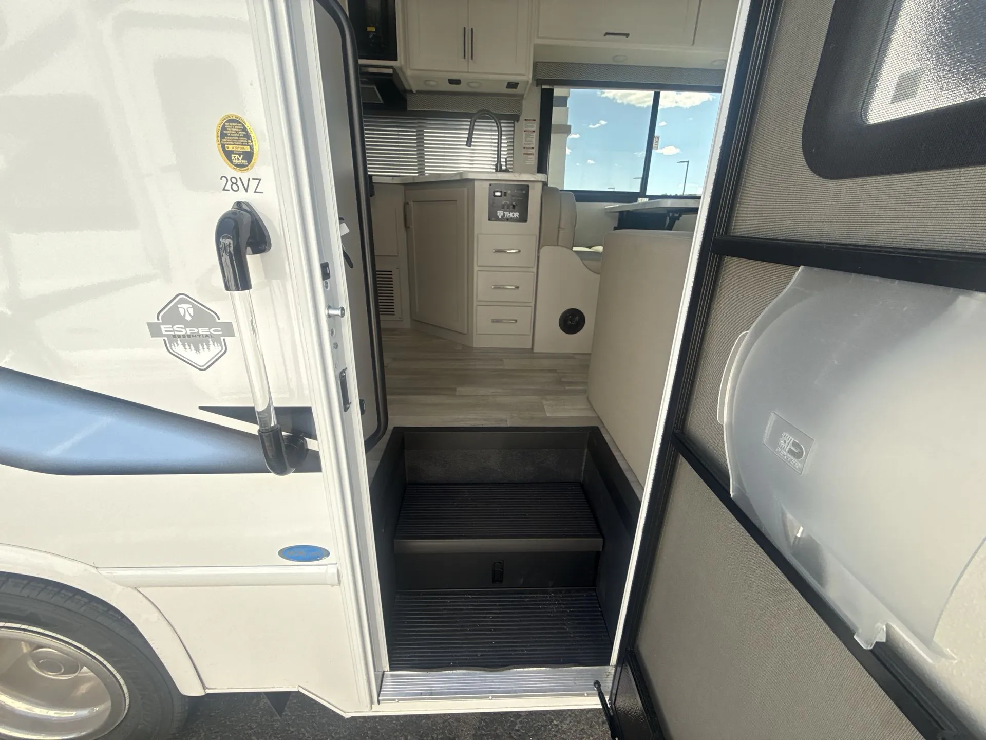 2026 Thor Motor Coach Geneva 28VZ - Photo 3