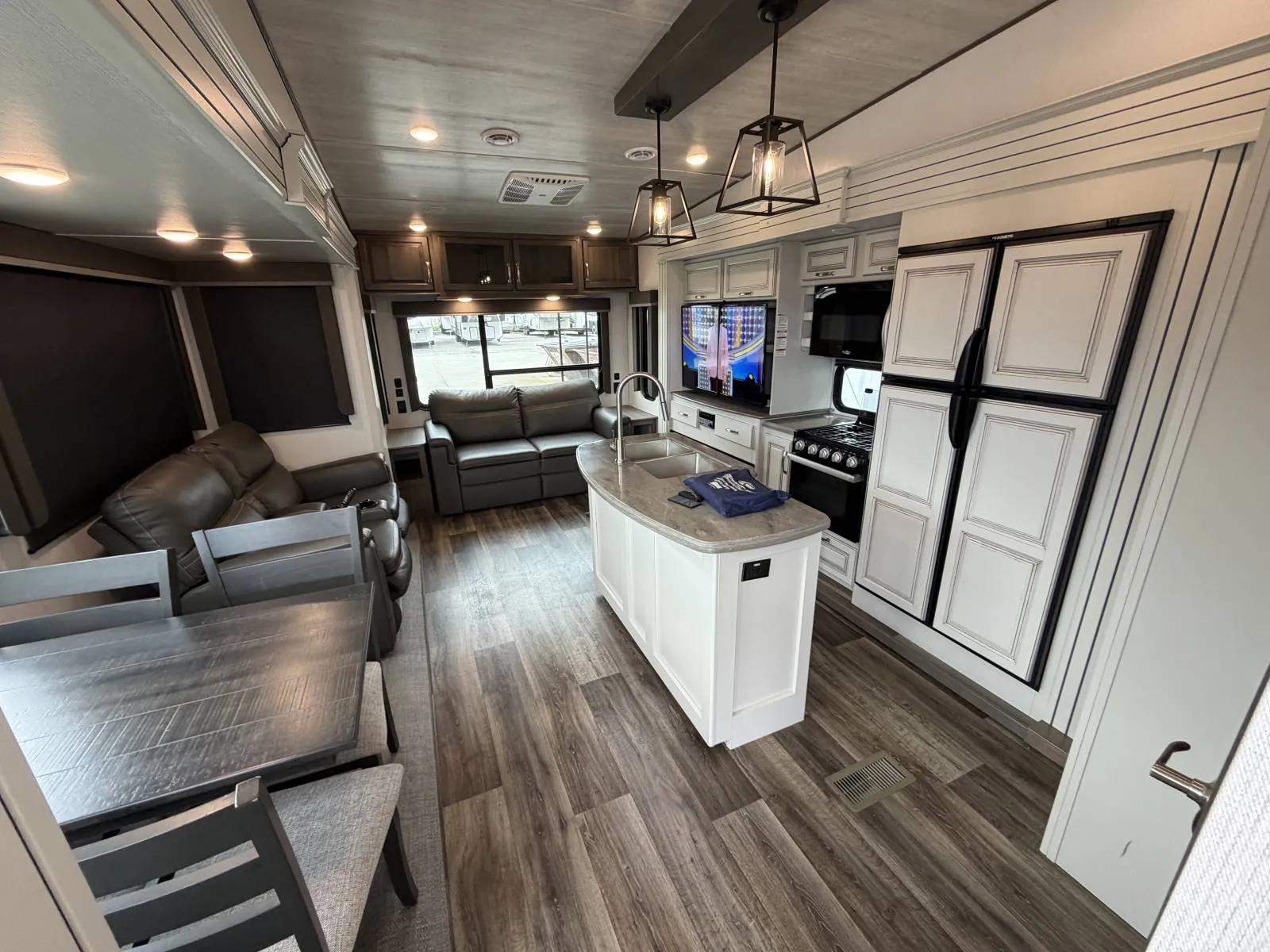 2021 Keystone Cougar 368MBI - Photo 3