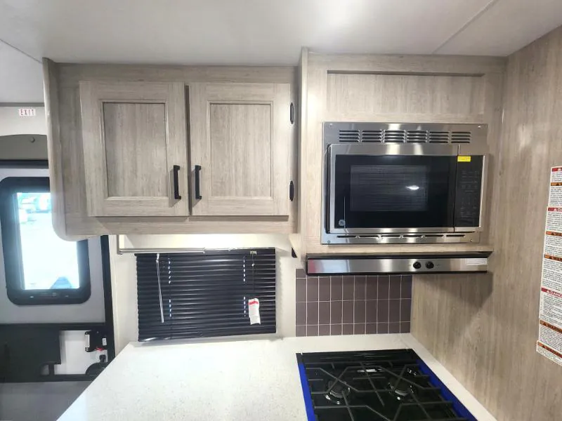 2026 Coachmen Catalina Legacy Edition 273DBHCK, Photos photo 9
