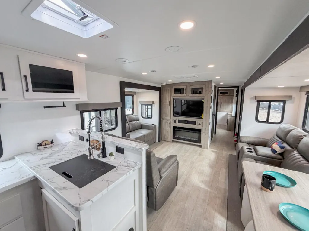 2026 Forest River Solaire 3060RKTS, Photos photo 6