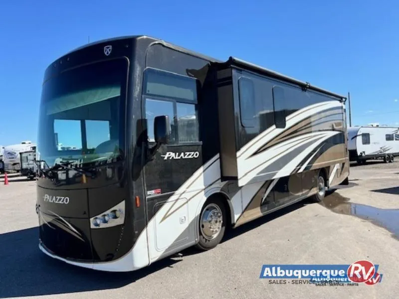2016 Thor Motor Coach Palazzo 33.2 - Photo 2