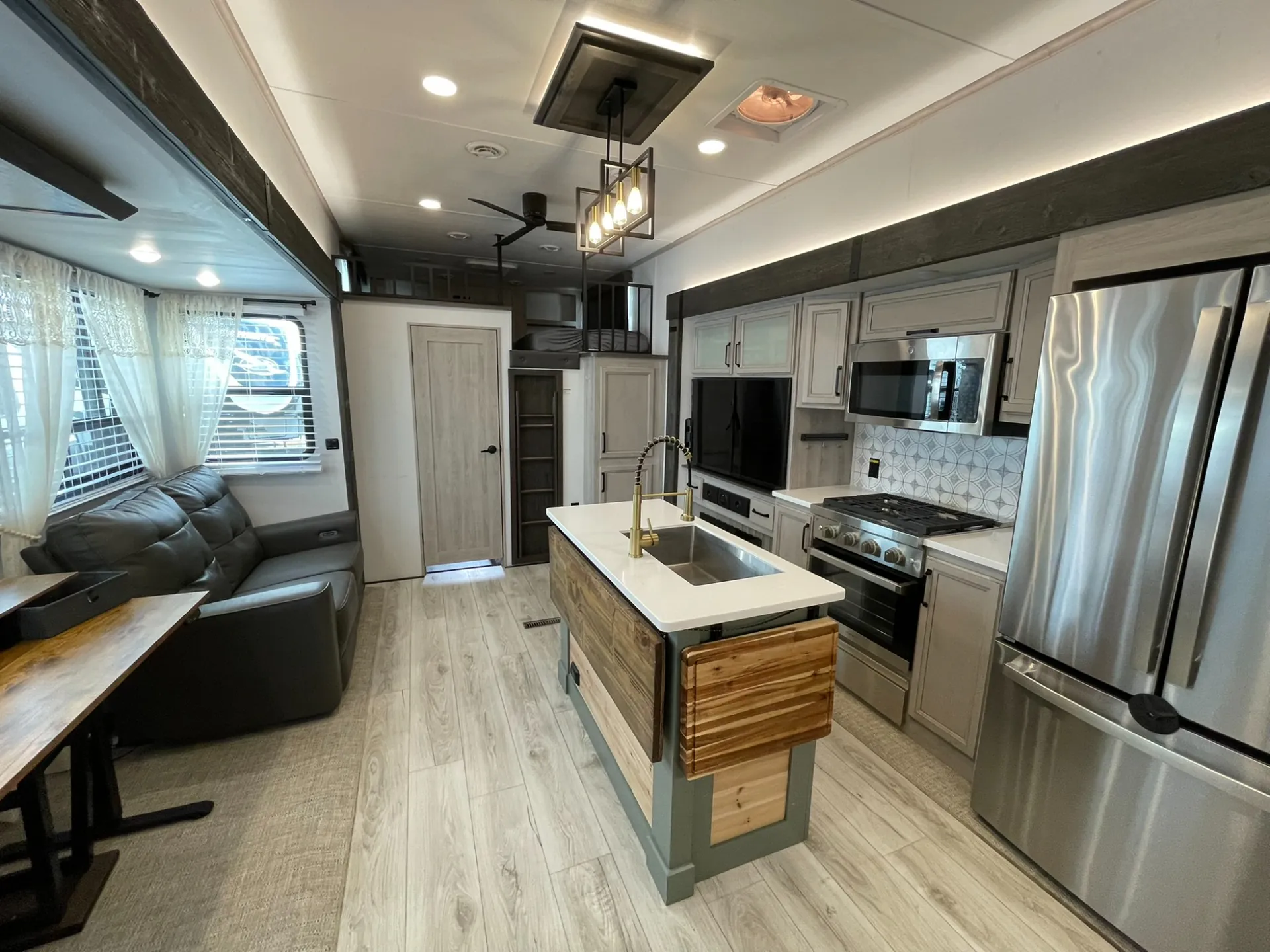 2024 Keystone Montana High Country 381TB - Photo 3