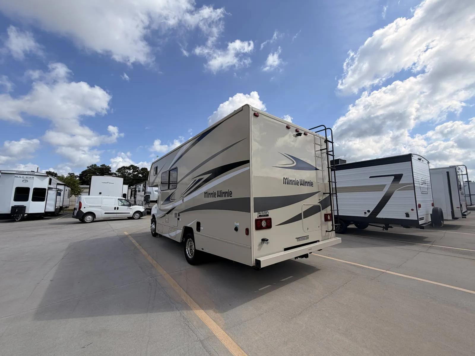 2025 Winnebago Minnie Winnie 22R - Photo 3
