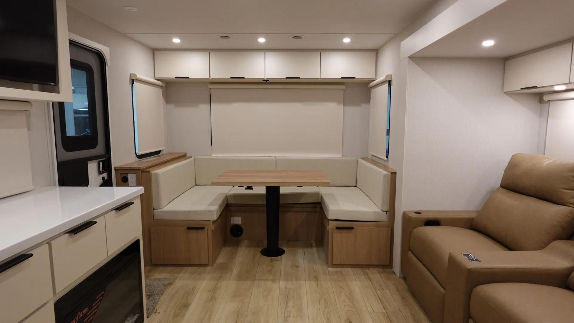 2026 Winnebago Thrive 25RLS - Photo 3