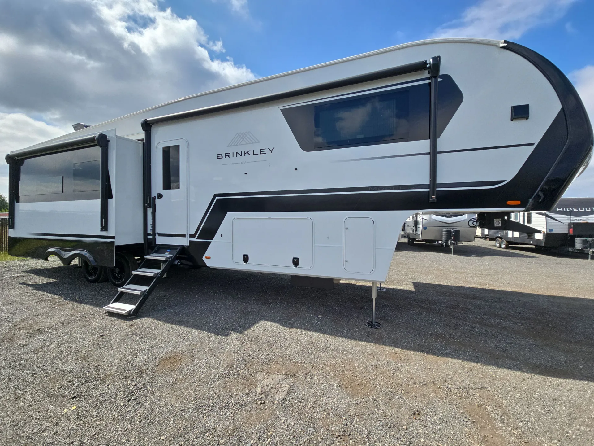 2025 Brinkley Model Z 3400 — campside
