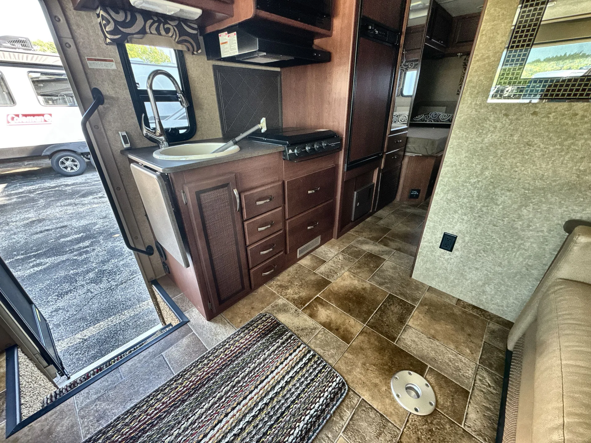 2015 Thor Motor Coach Vegas 24.1 - Photo 4