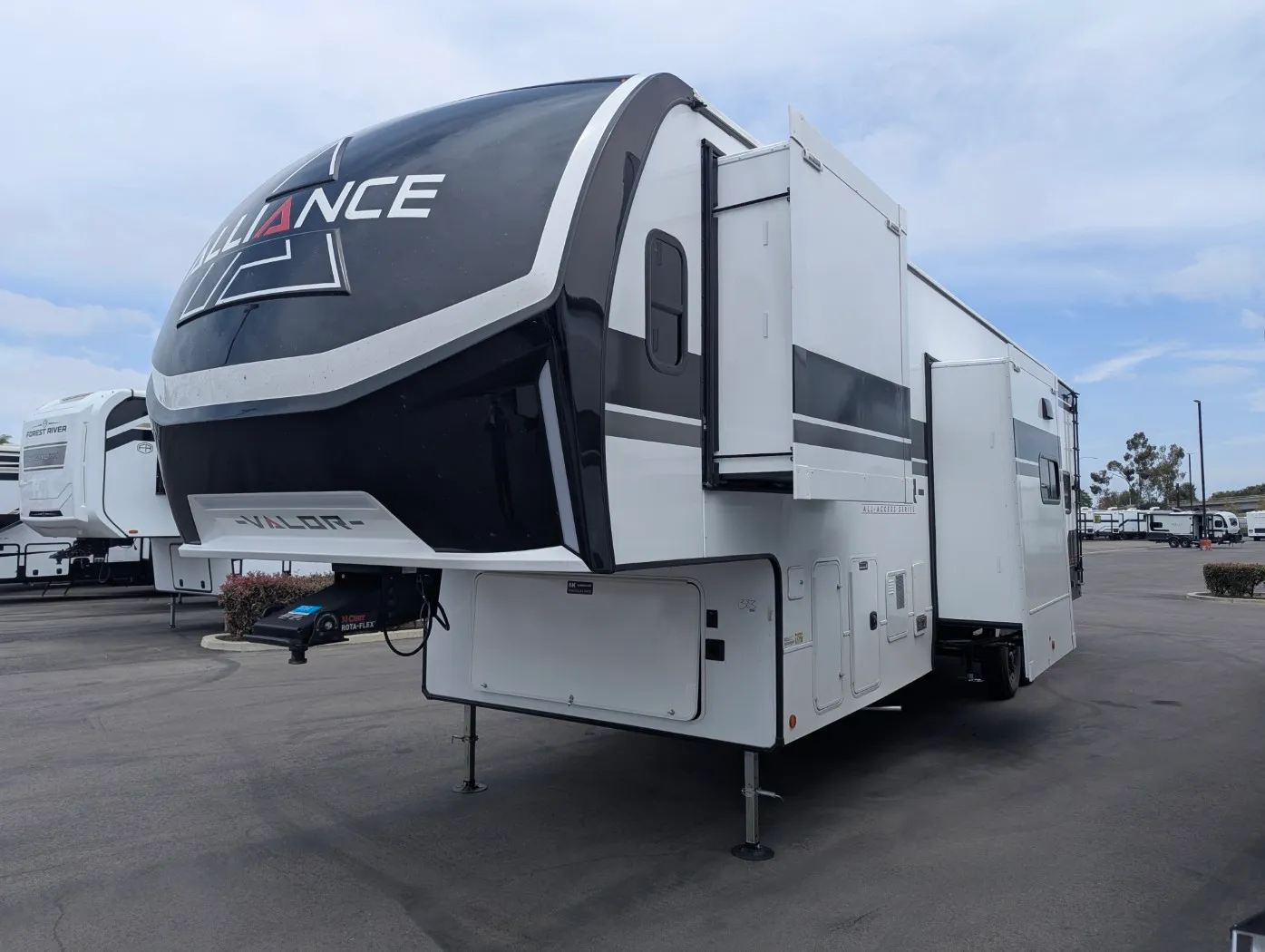 2026 Alliance RV Valor 35A14 - Photo 4