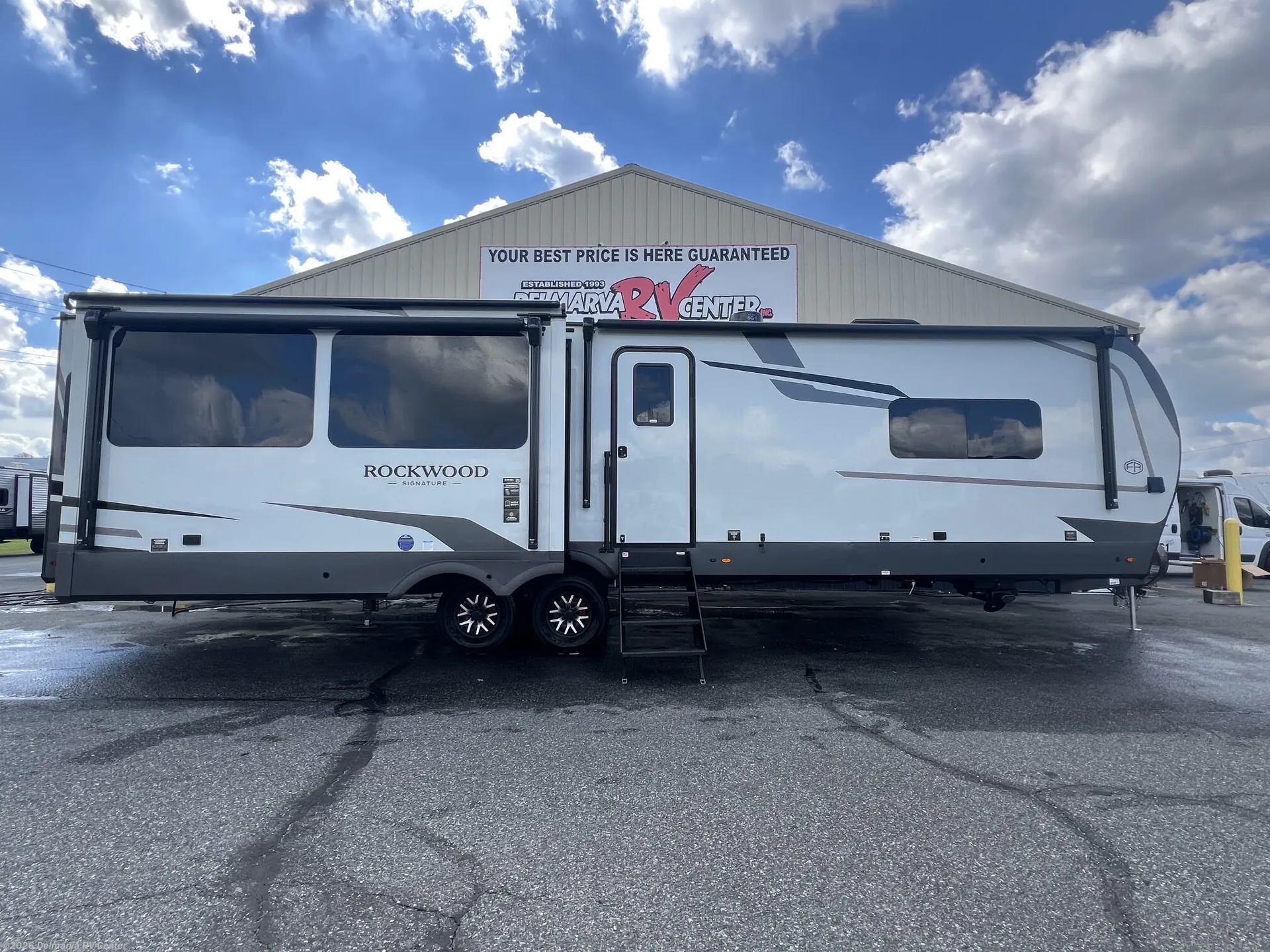 2027 Forest River Rockwood Signature 8392RL