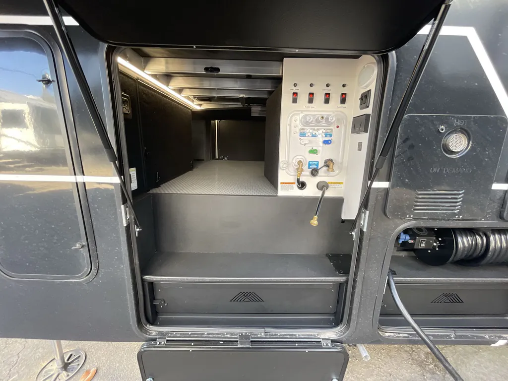 2026 Brinkley Model G 3950, Photos photo 4