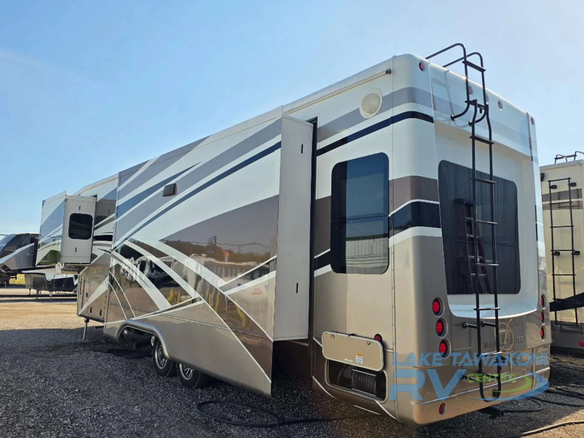 2017 DRV Mobile Suites 38RSSA - Photo 4