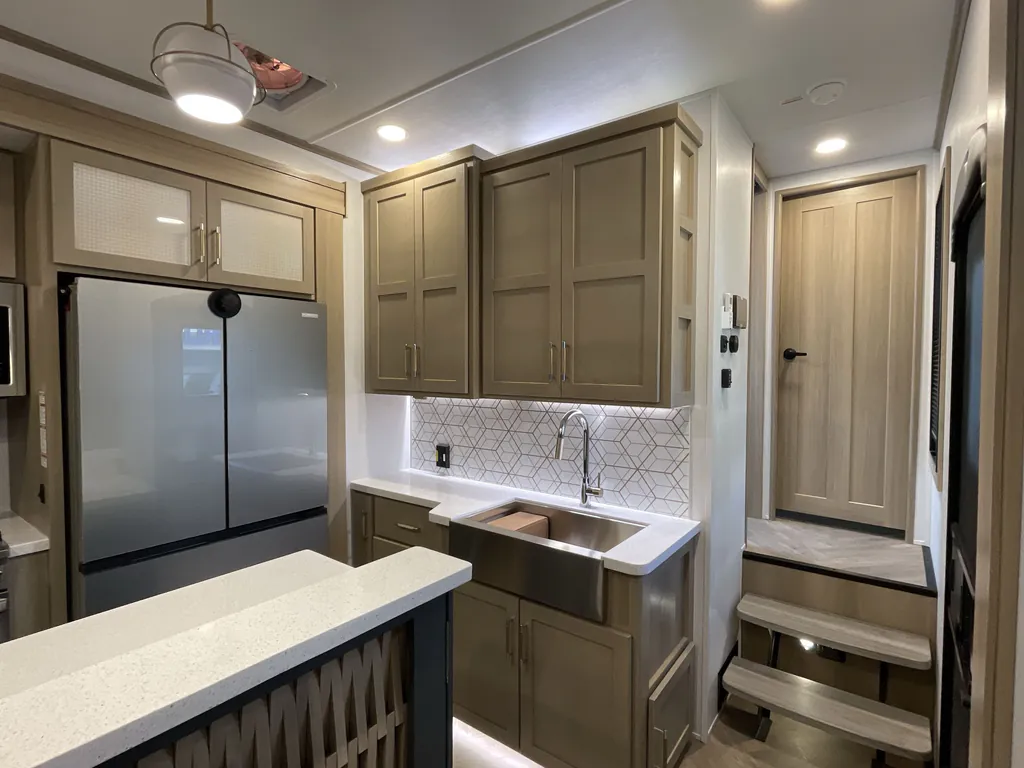 2026 Keystone Raptor 415, Photos photo 9