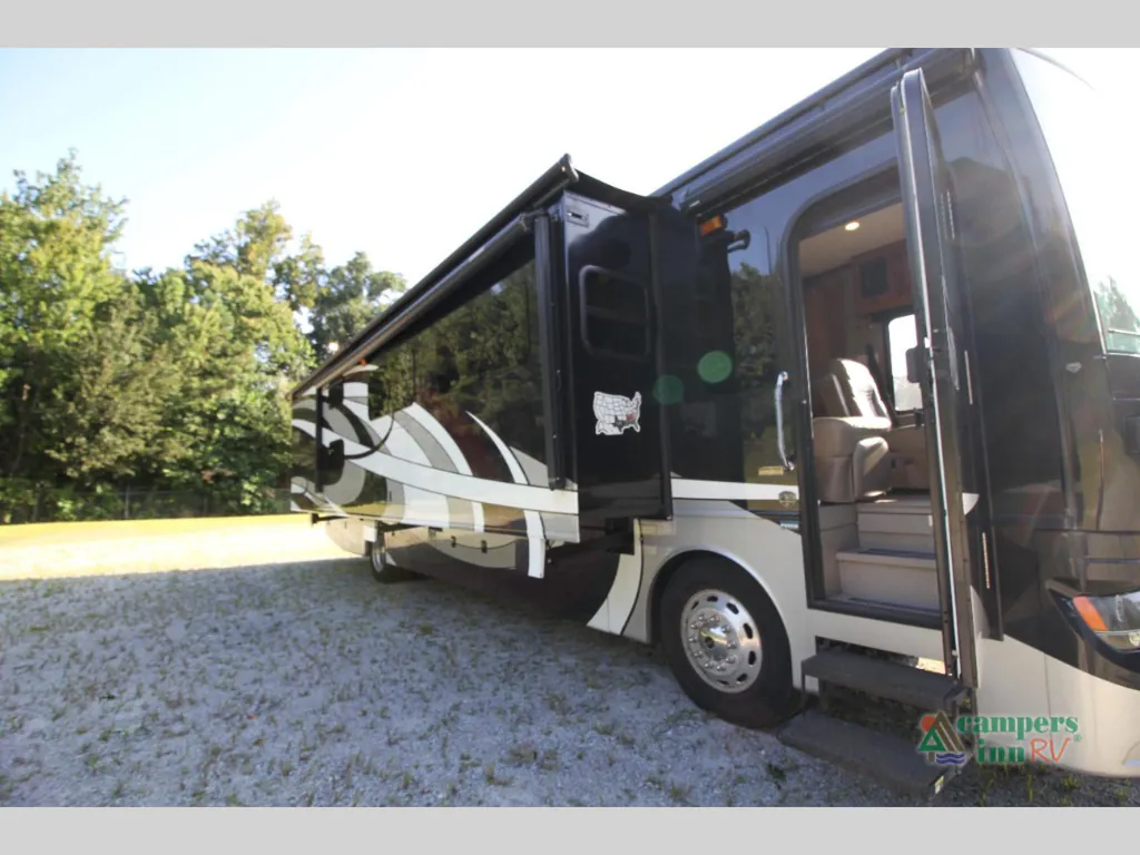 2018 Fleetwood Pace Arrow LXE 38B, Photos photo 3