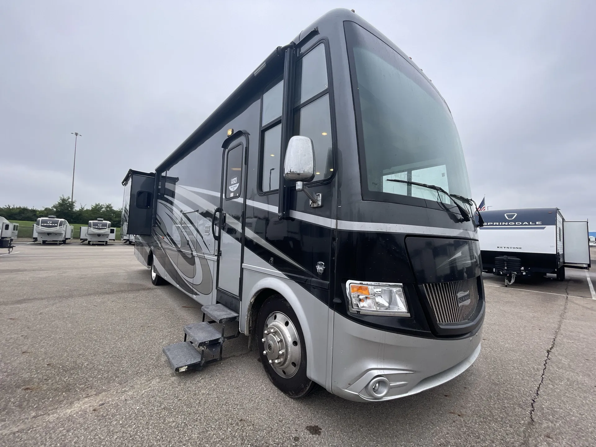 2016 Newmar Canyon Star 3710 - Photo 2