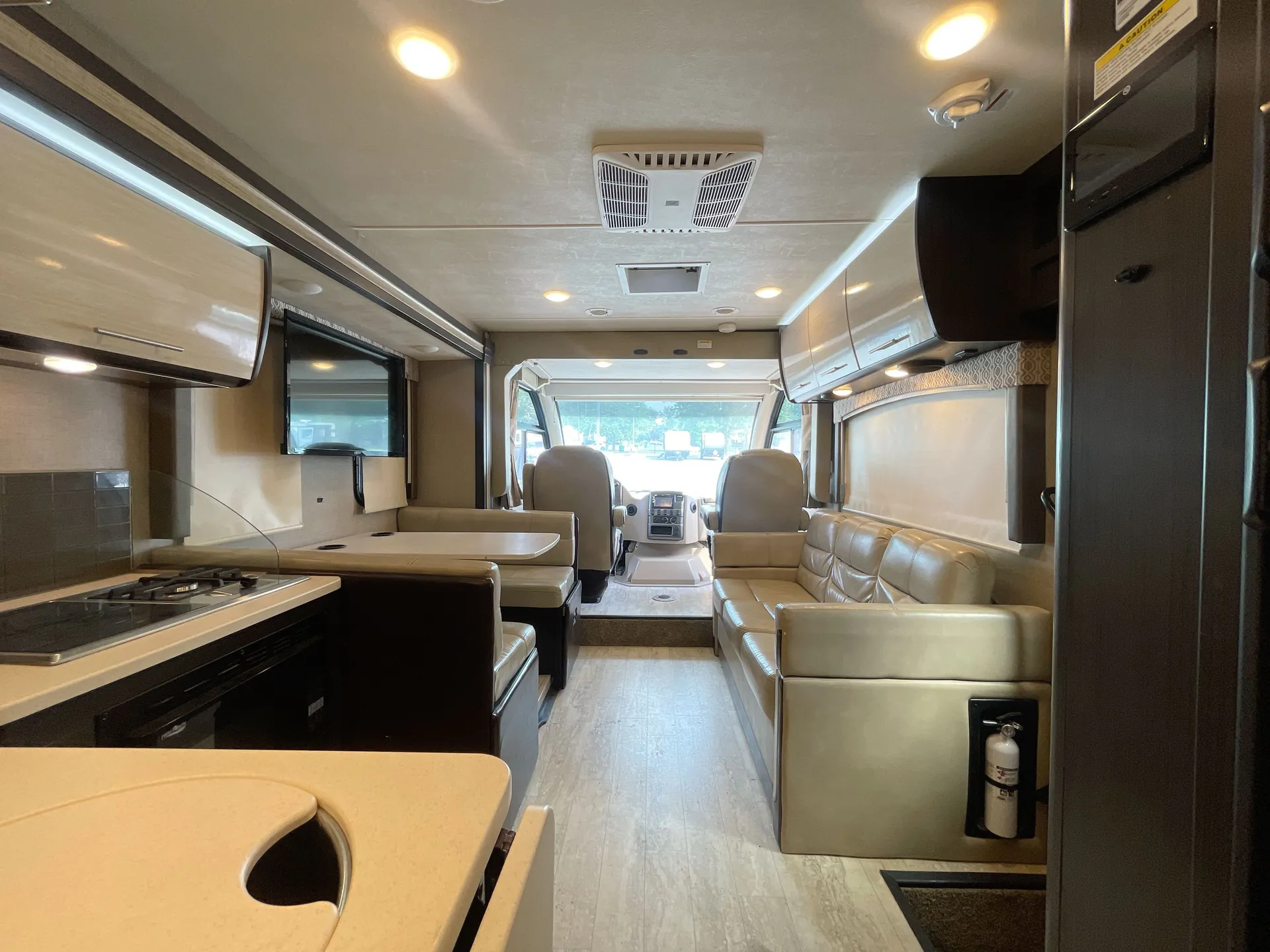 2019 Thor Motor Coach Vegas 27.7 - Photo 4