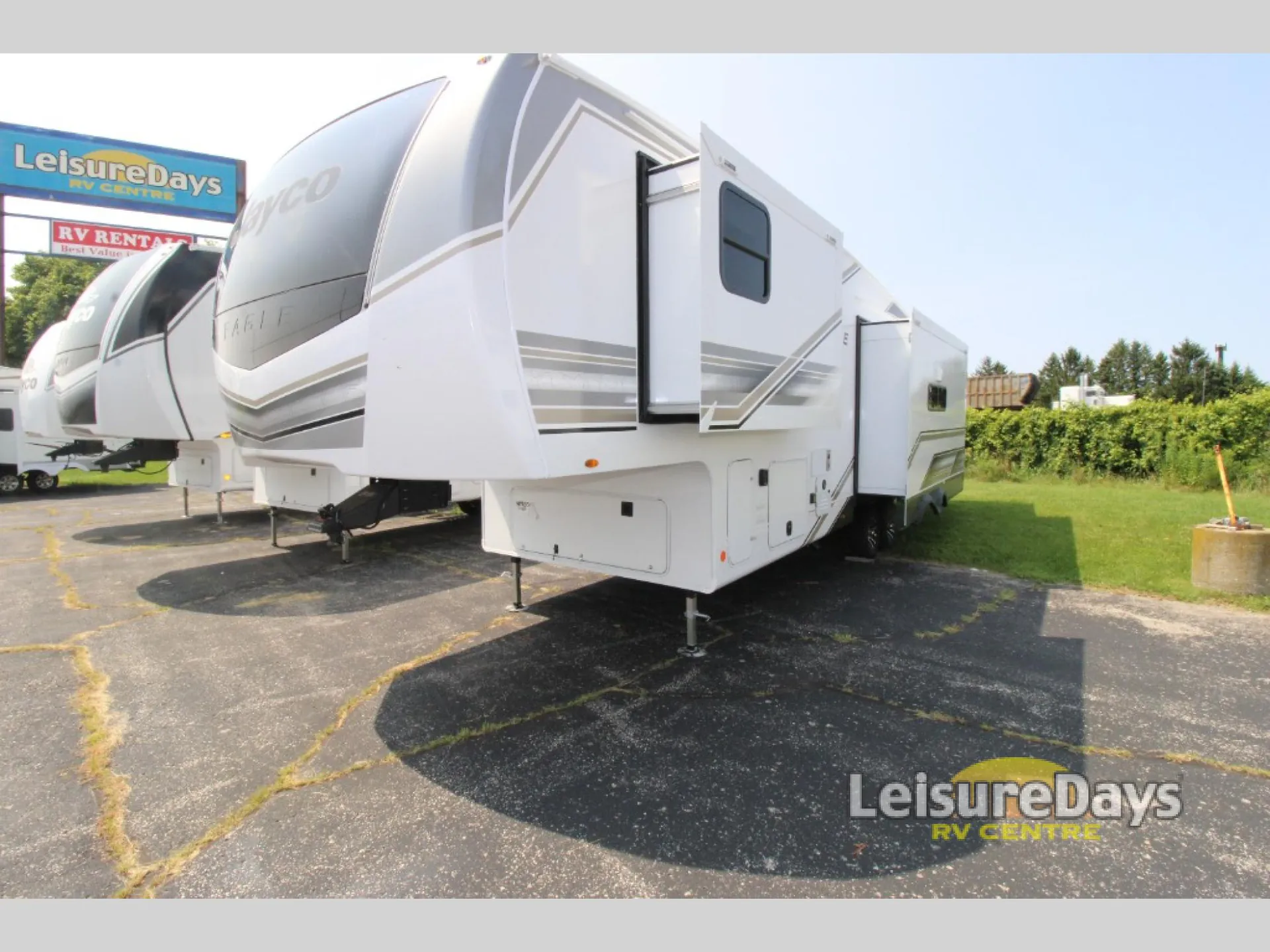 2027 Jayco Eagle 31RLT - Photo 4