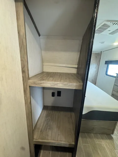 2022 Forest River Cherokee Arctic Wolf 3880 SUITE, Photos photo 38