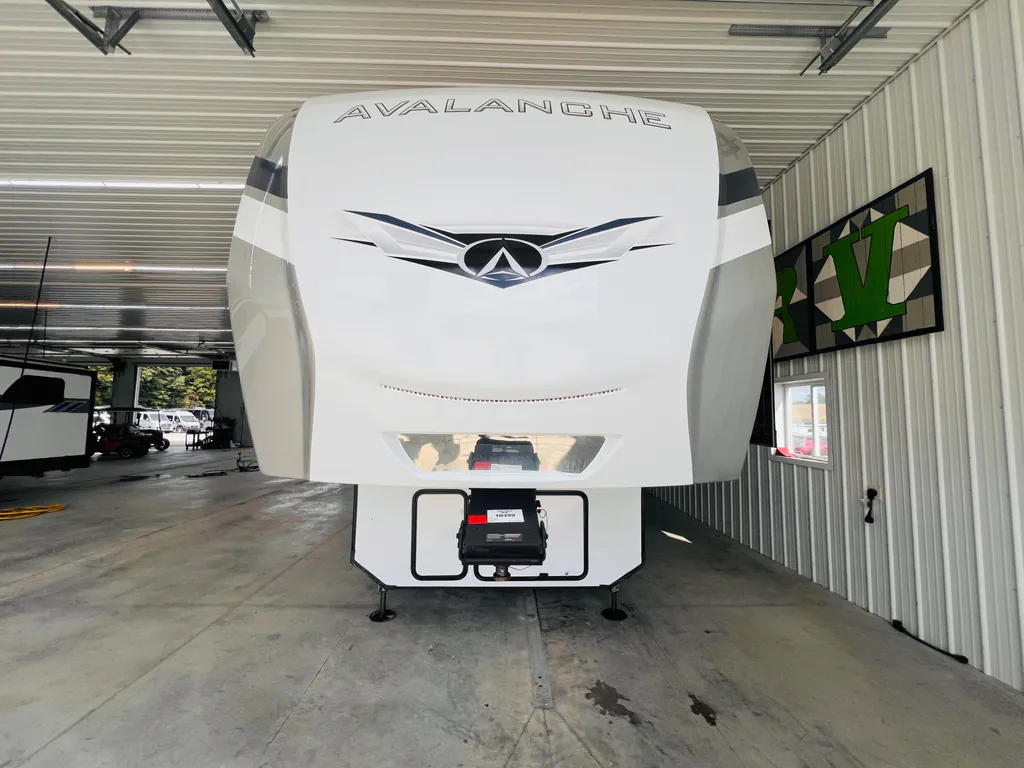 2023 Keystone Avalanche 390DS, Photos photo 2