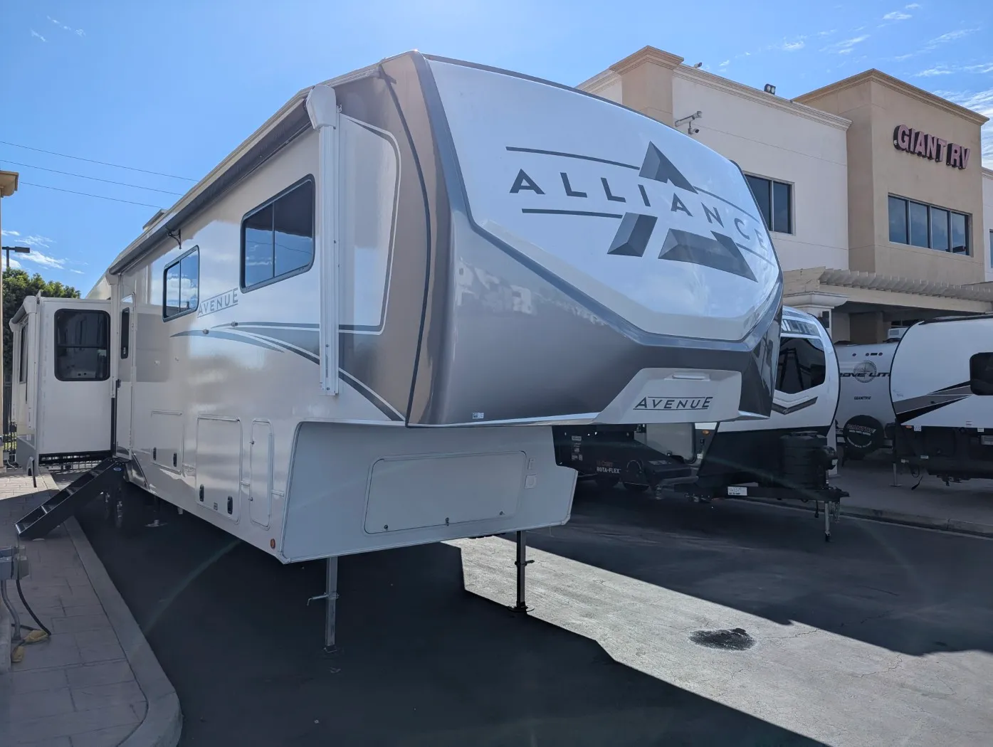 2026 Alliance RV Avenue 39MBR - Photo 2