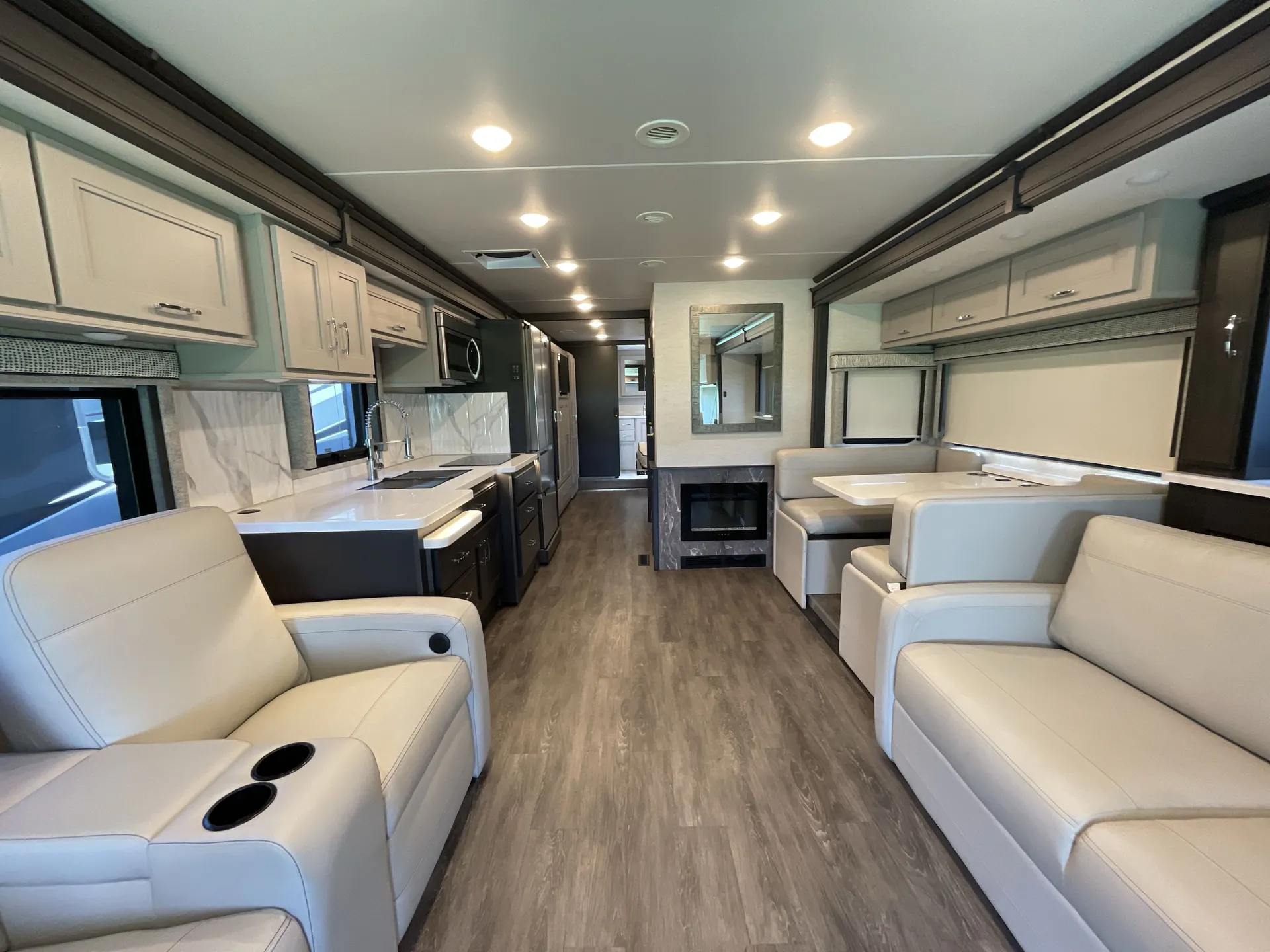 2025 Thor Motor Coach Riviera 38RB — living area main