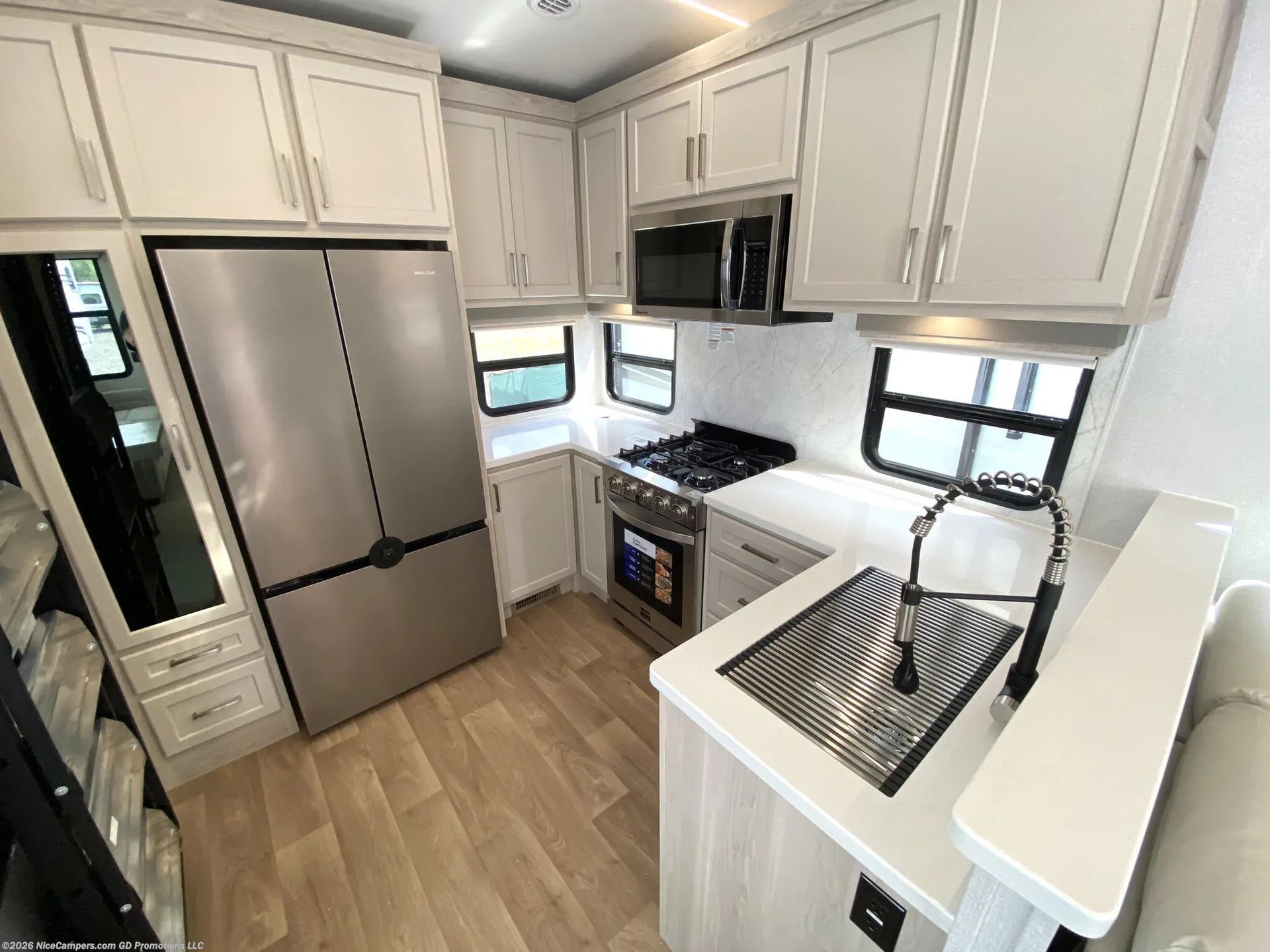 2027 Forest River Columbus 384RKH - Photo 4