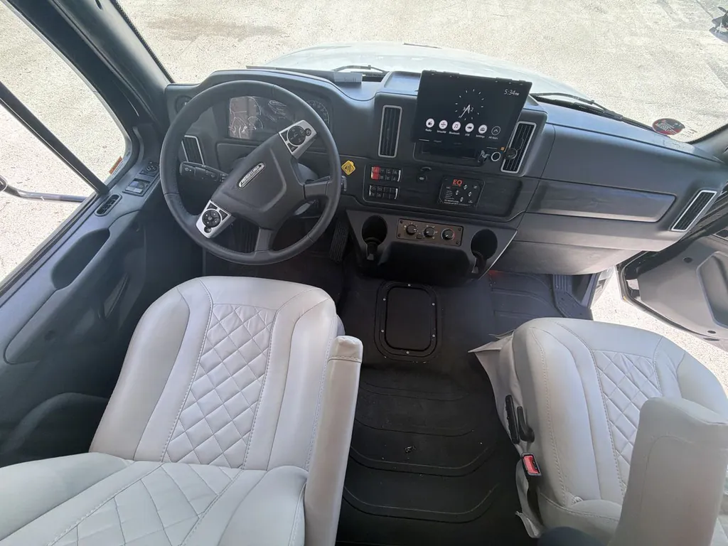 2027 Entegra Coach Accolade 37K, Photos photo 3