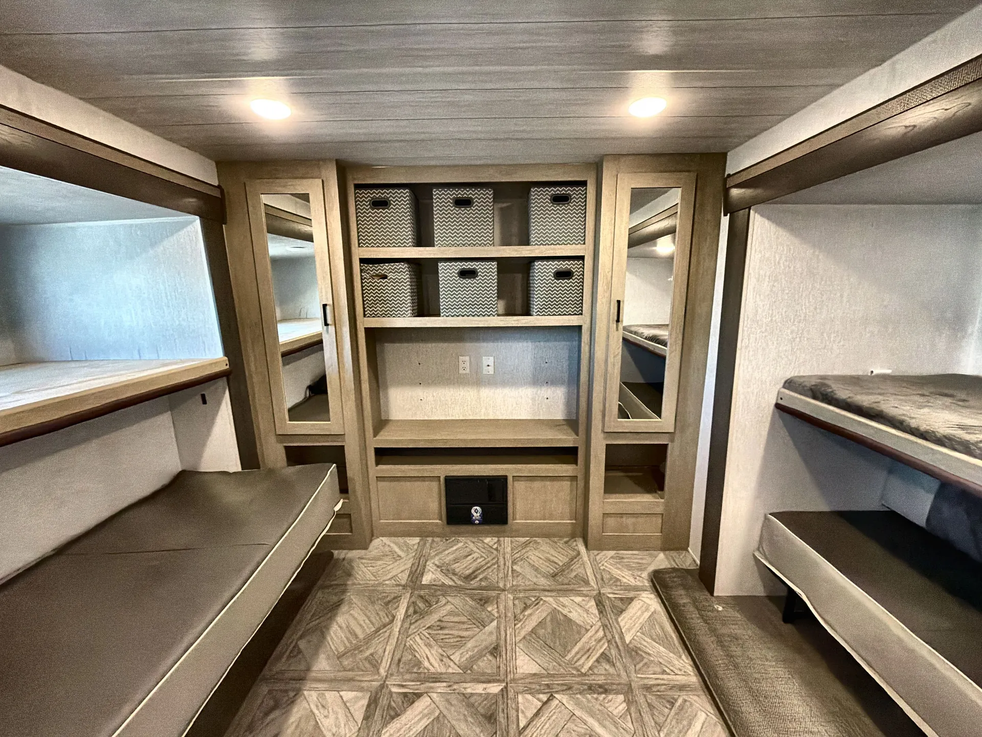 2024 Forest River Salem 31KQBTS — living area main