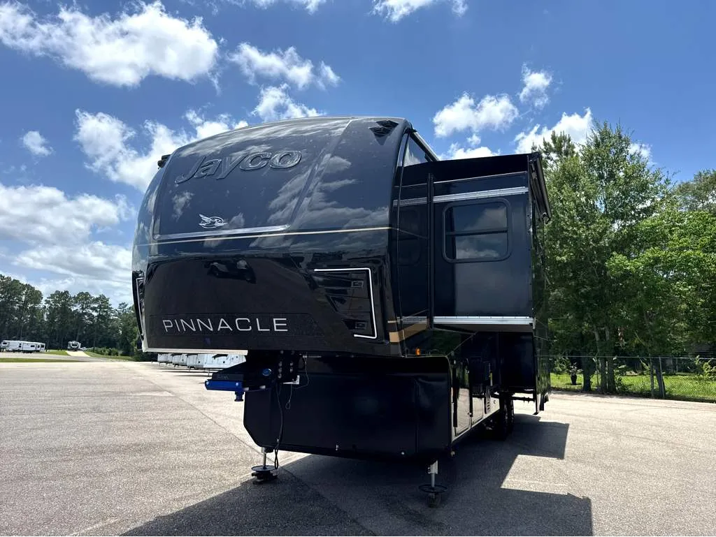 2027 Jayco Pinnacle 32RLTS - Photo 3