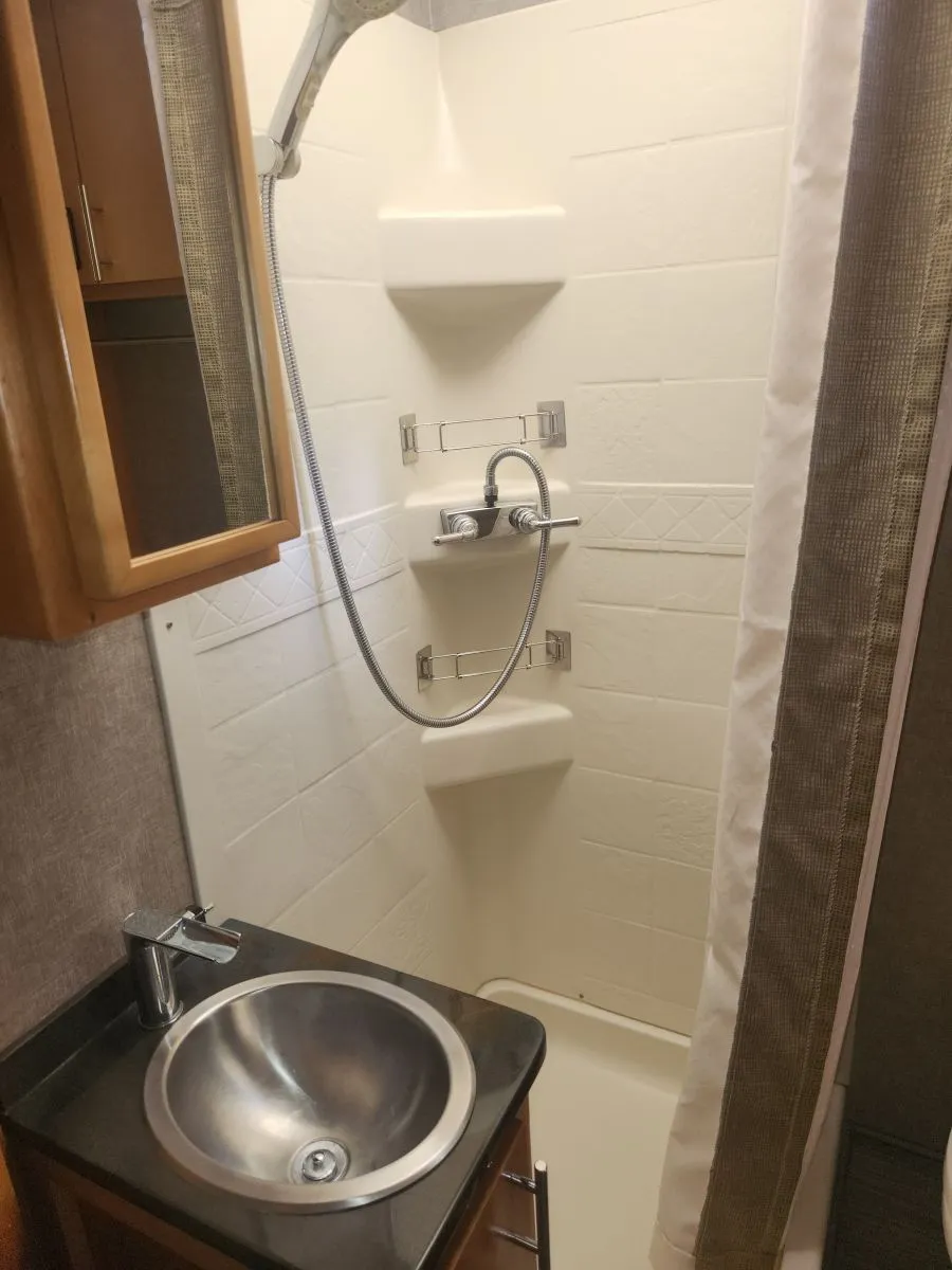 2018 Tiffin Wayfarer 24 QW, Photos photo 10