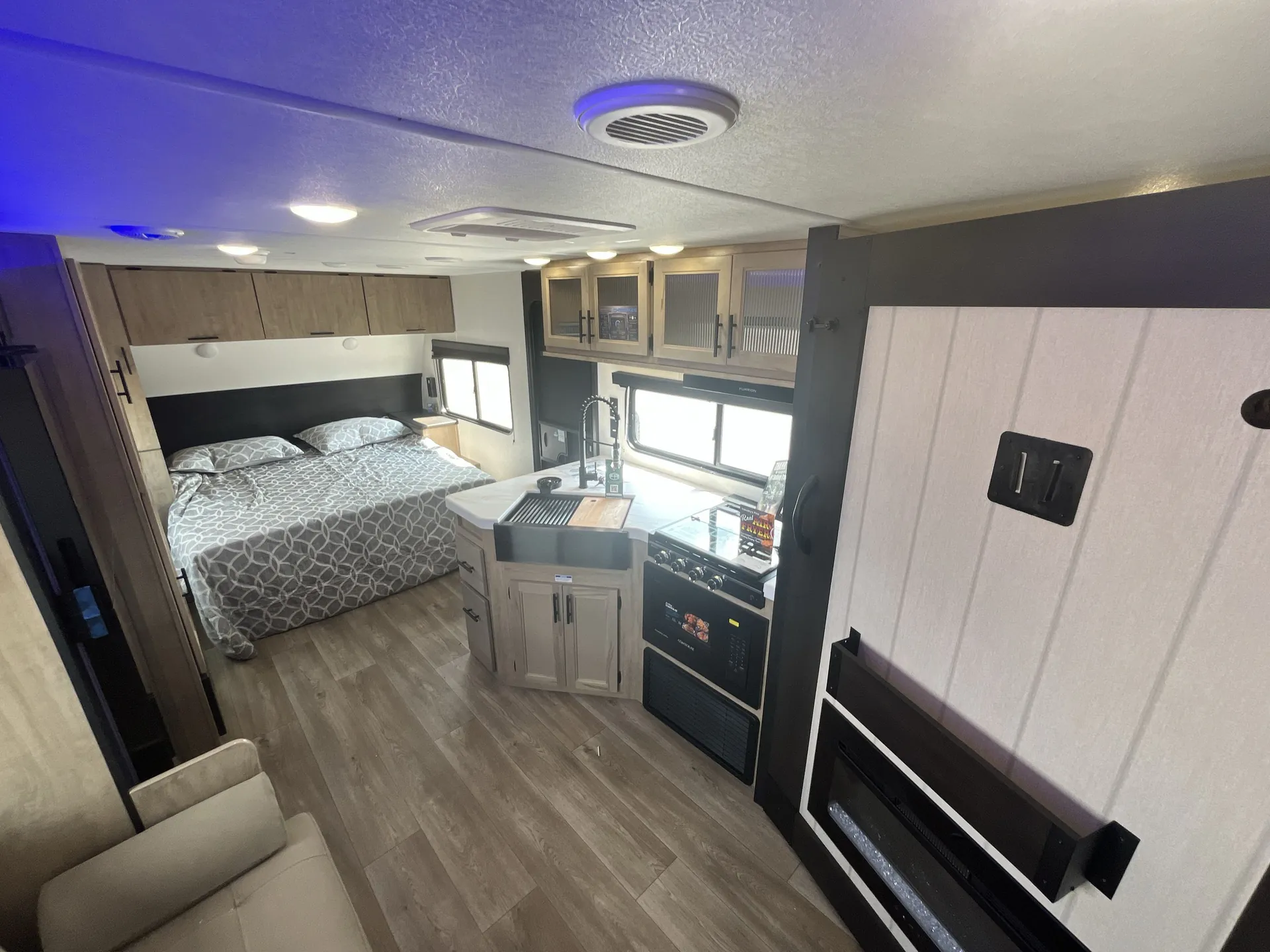 2027 Forest River Cherokee Grey Wolf 21AB — living area main