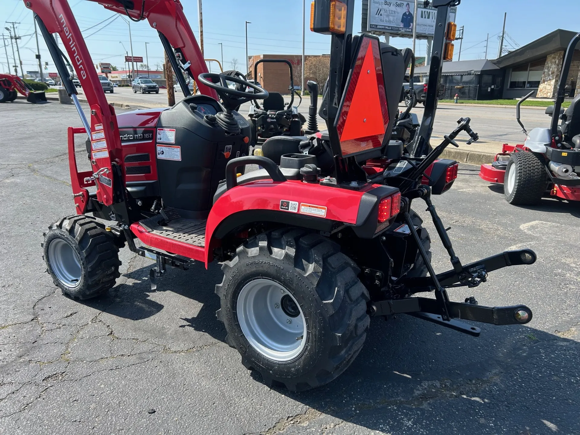 2026 Mahindra 1123 1123 HST - Photo 3