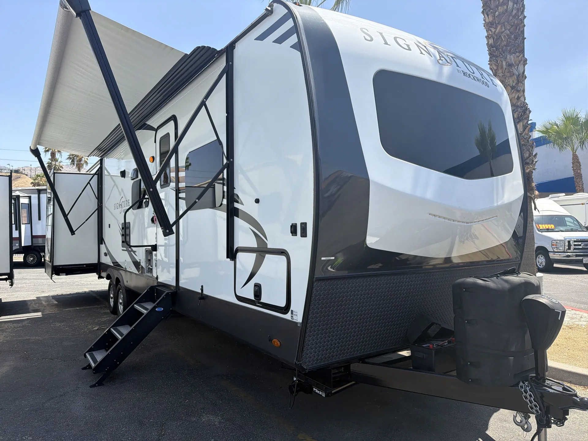 2021 Forest River Rockwood Signature Ultra Lite 8332SB - Photo 2