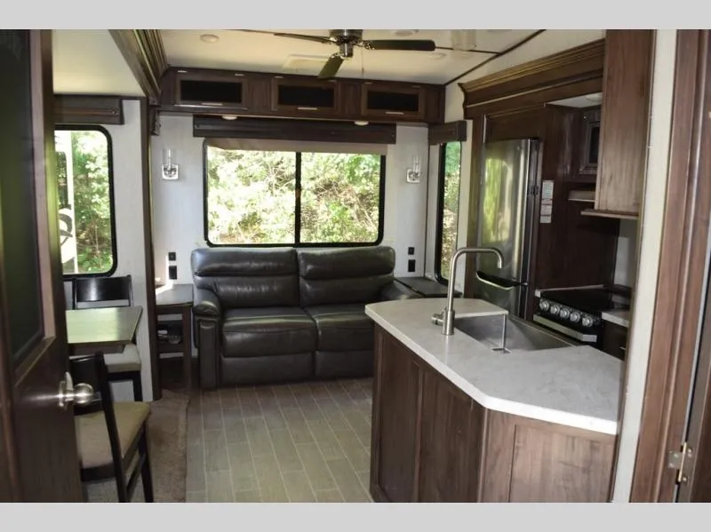 2019 Forest River RV Arctic Wolf 295QFL - Photo 4