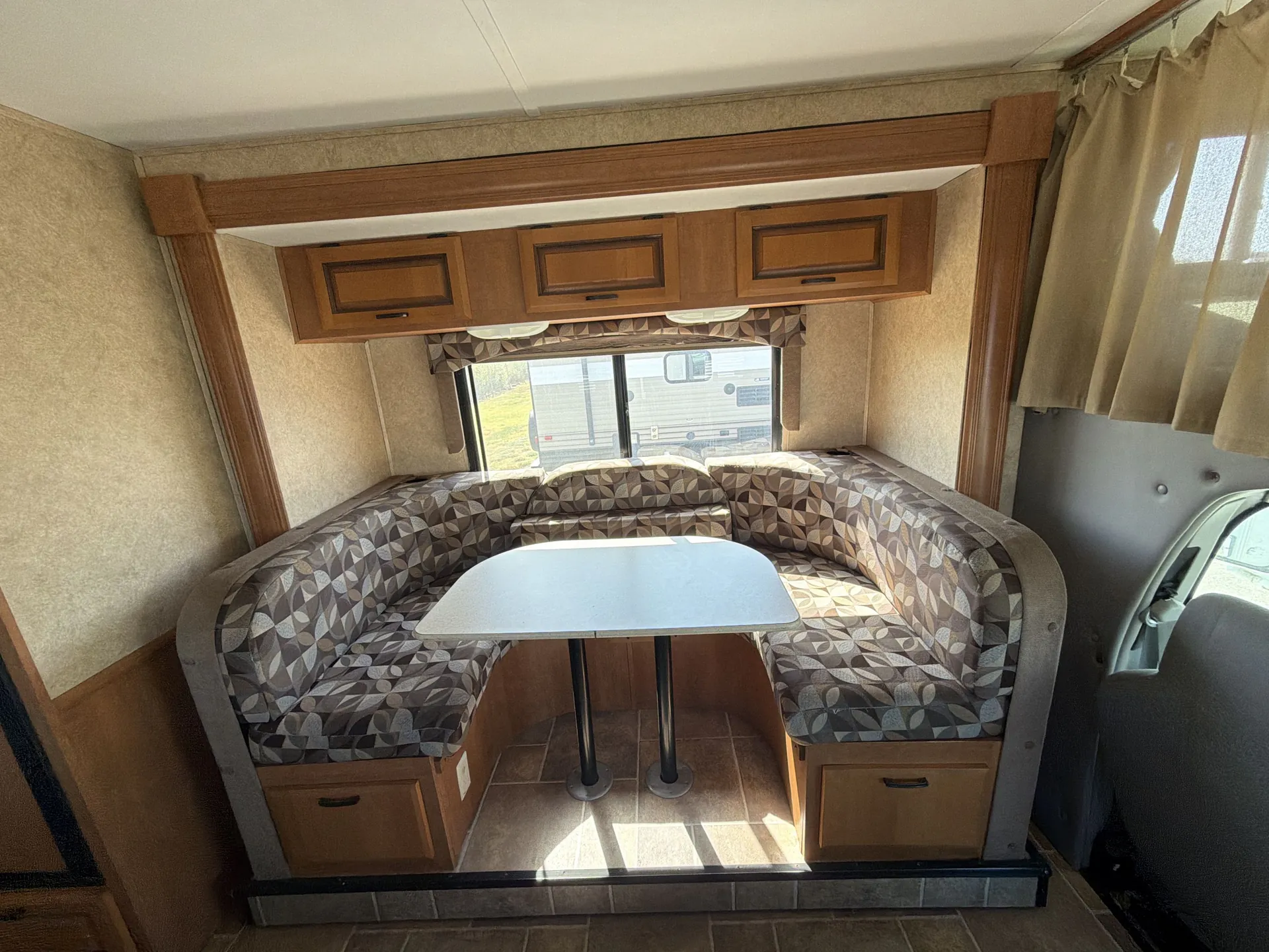 2011 Forest River Sunseeker 2450S — living area main