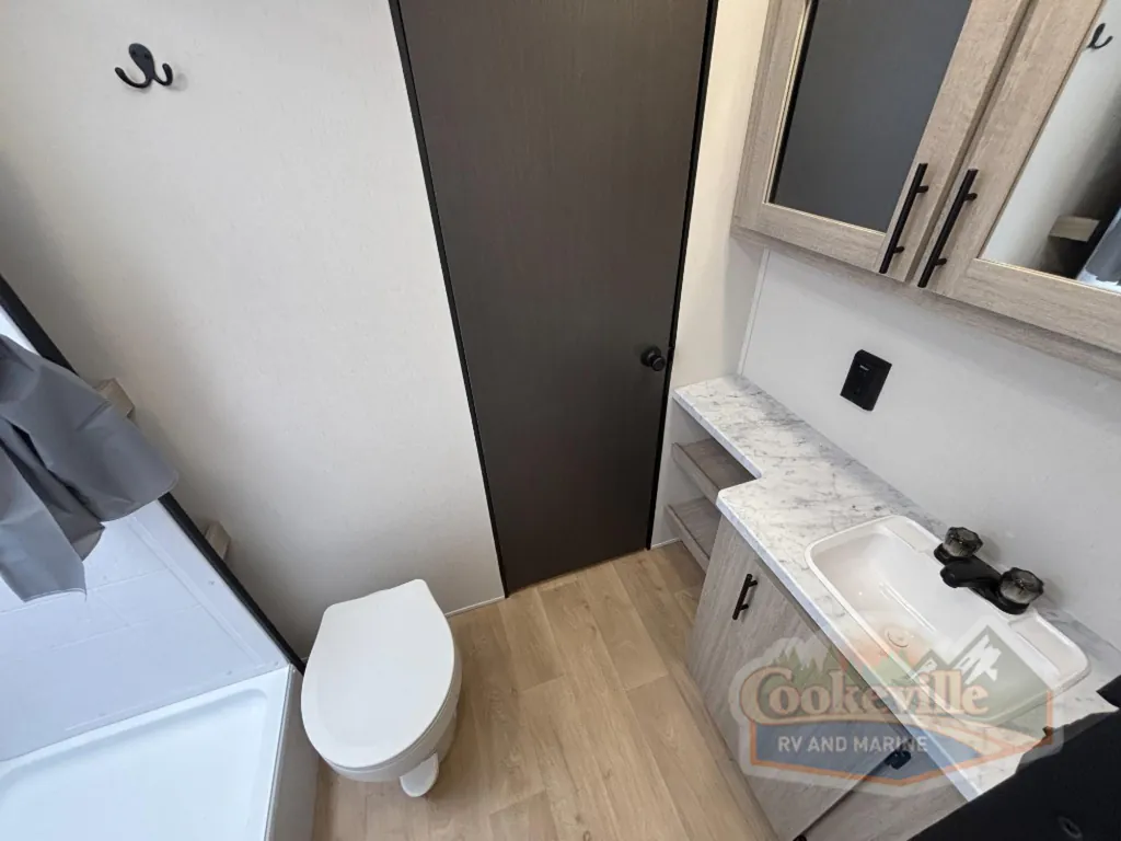 2027 East to West Acclaim 24RD, Photos photo 25
