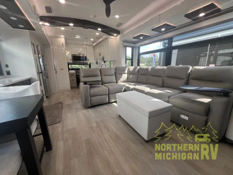 2026 Jayco Pinnacle 38FBRK - Photo 3