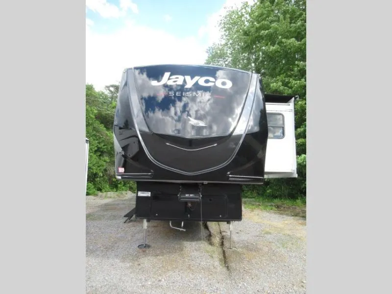 2026 Jayco Seismic 399 - Photo 3