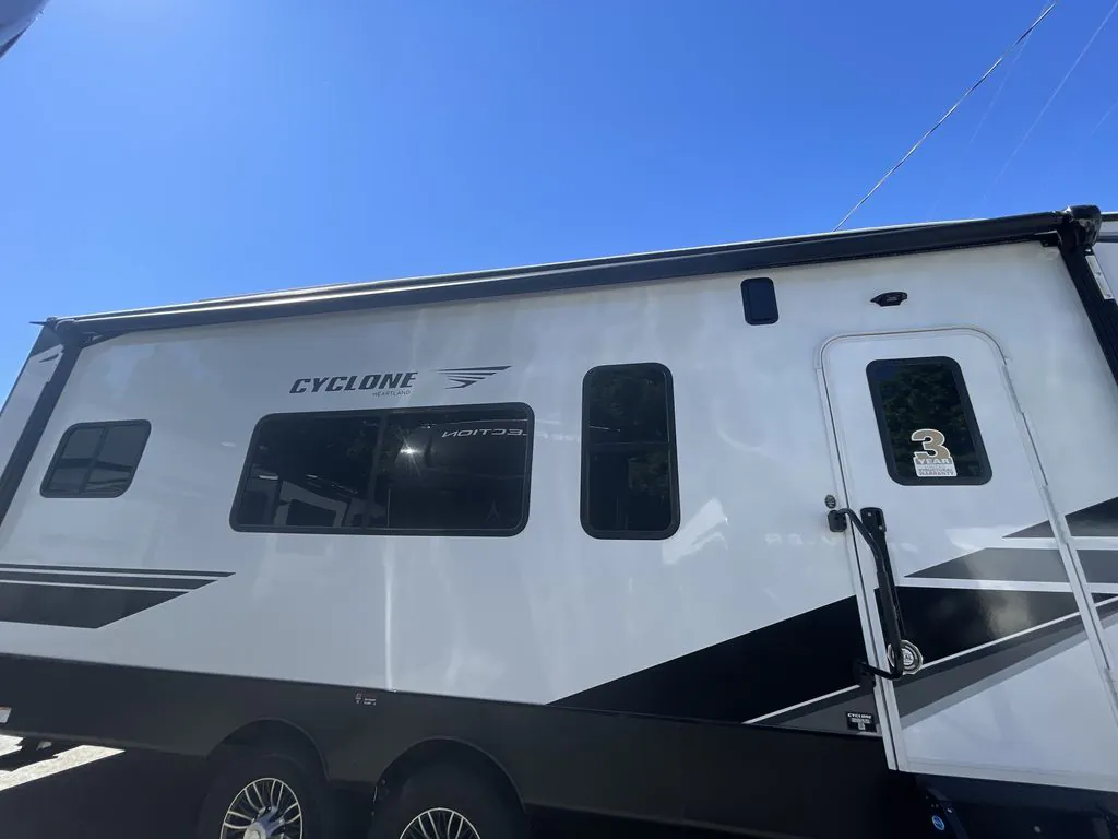 2027 Heartland Cyclone 2615 - Photo 4