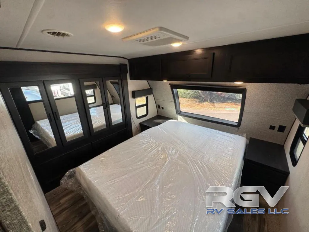 2022 Highland Ridge Silverstar XLT 354MBH, Photos photo 36