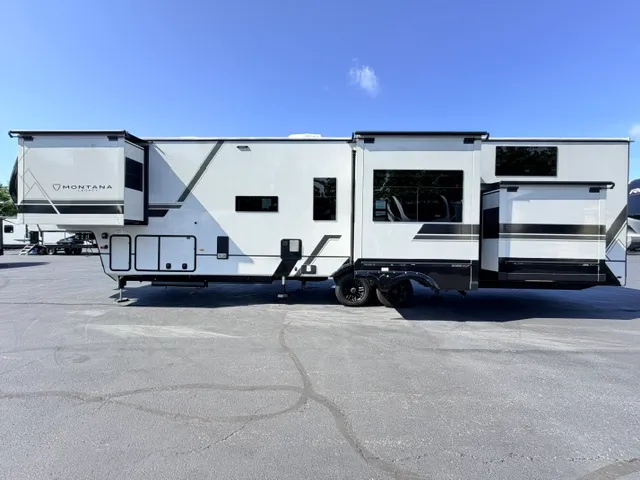 2026 Keystone Montana 3915TB - Photo 4