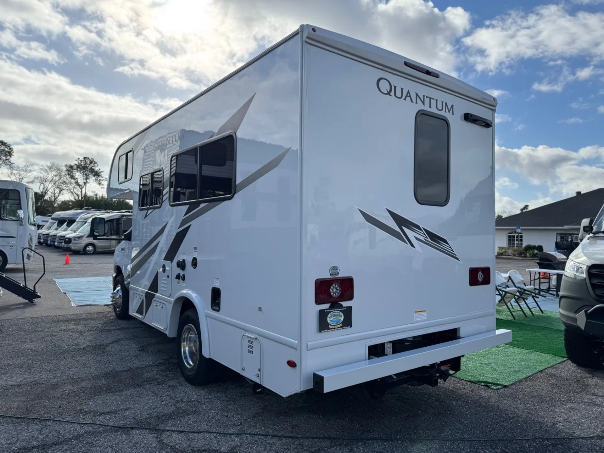 2026 Thor Motor Coach Quantum LX19 - Photo 4