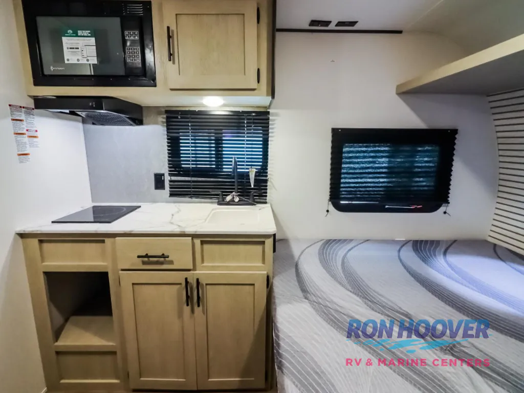 2026 Shasta Compact 17LB, Photos photo 14