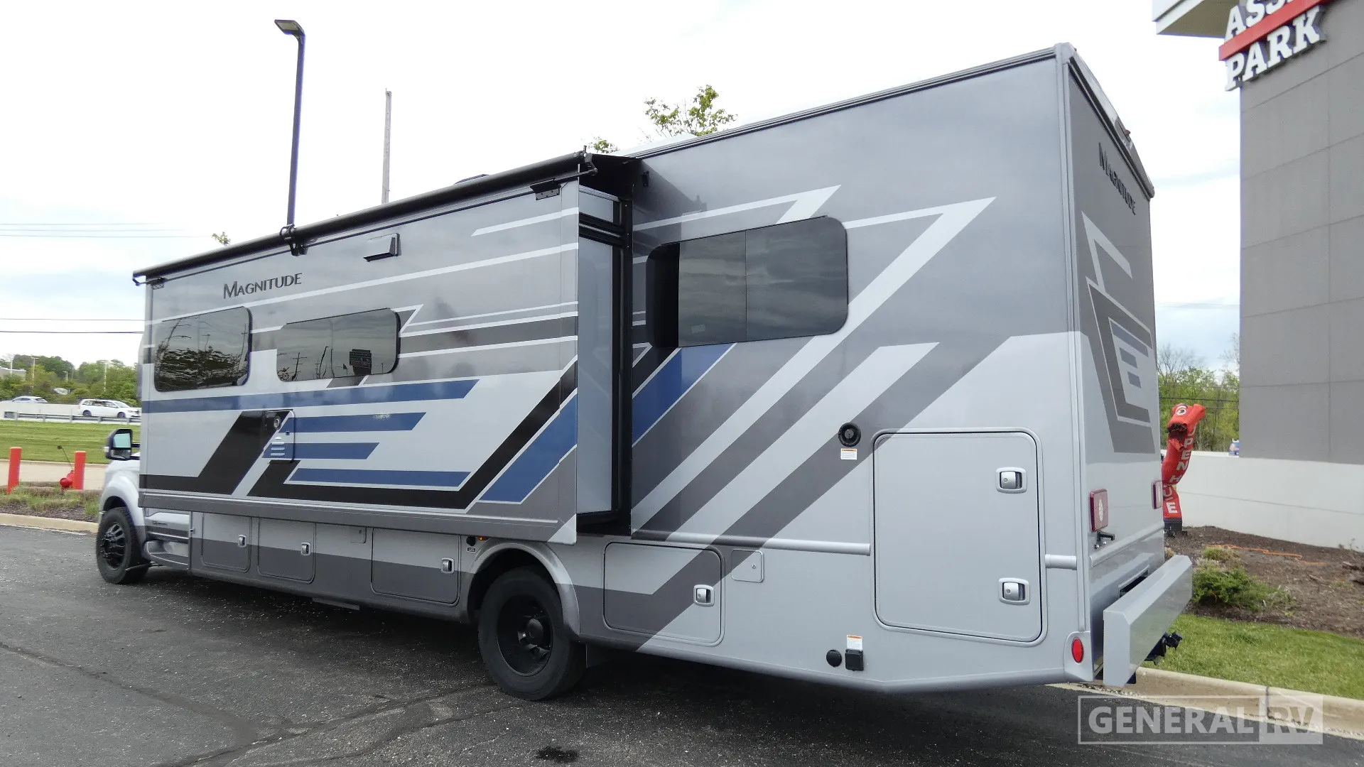 2027 Thor Motor Coach Magnitude Grand L35 - Photo 4