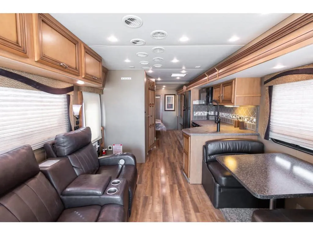 2015 Newmar Canyon Star 3921, Photos photo 5