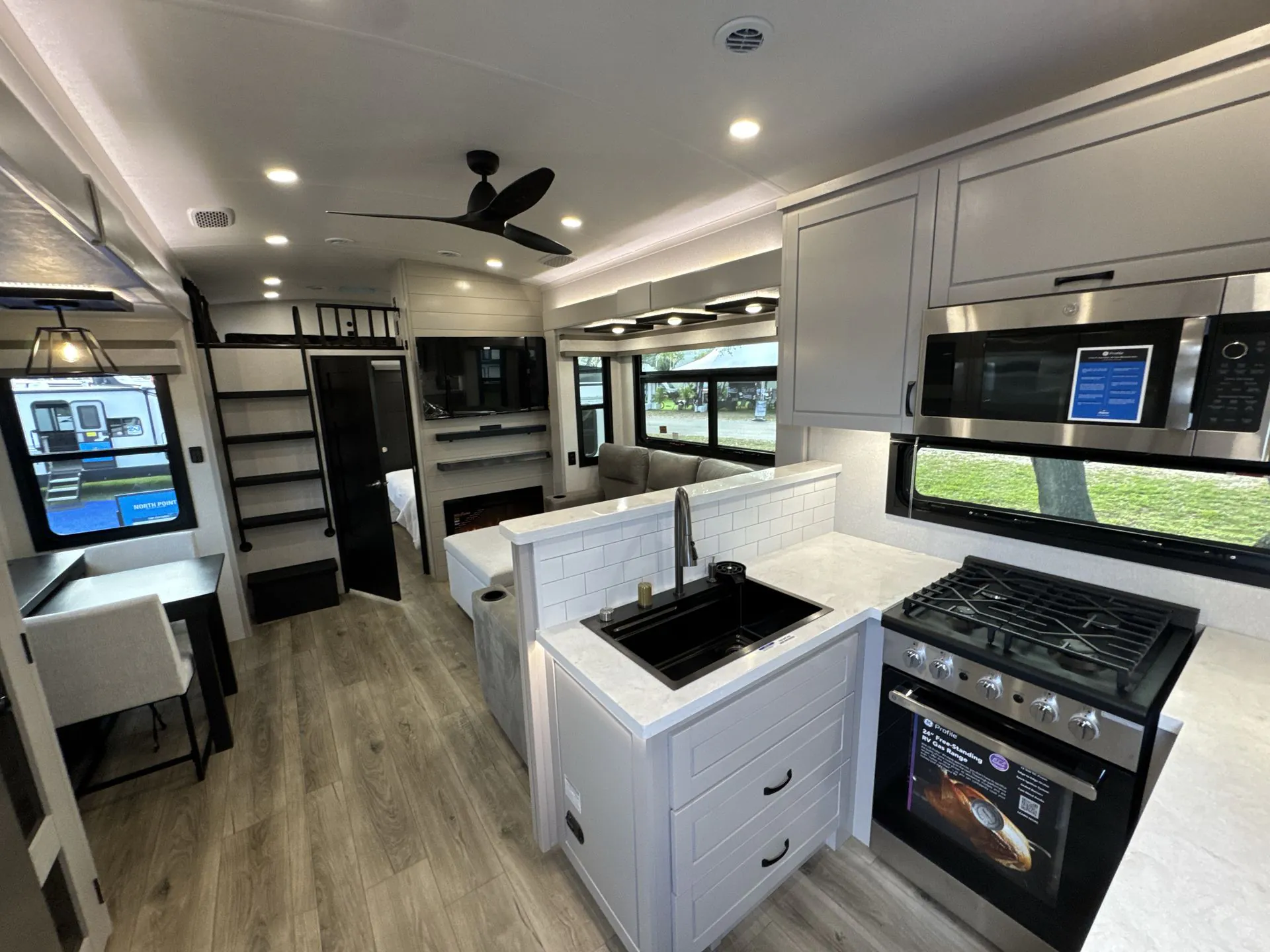2026 Jayco North Point 395DSDB - Photo 2