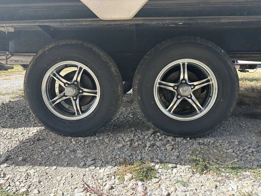 2018 Forest River Rockwood Ultra Lite 2304DS - Photo 3