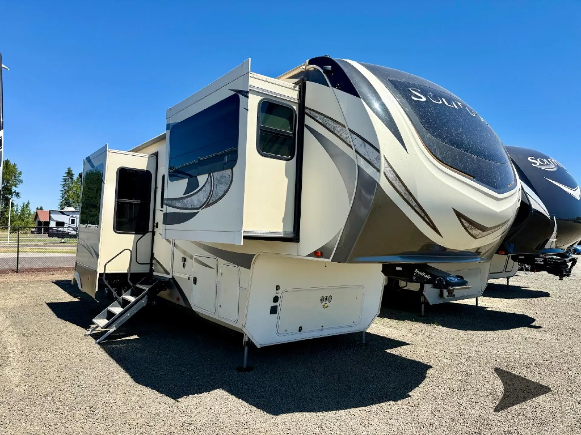 2018 Grand Design Solitude 374TH - Photo 2